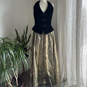 Cachet Women’s Medium Gown Black Gold Velvet Taffeta Halter Bodiced Full Length